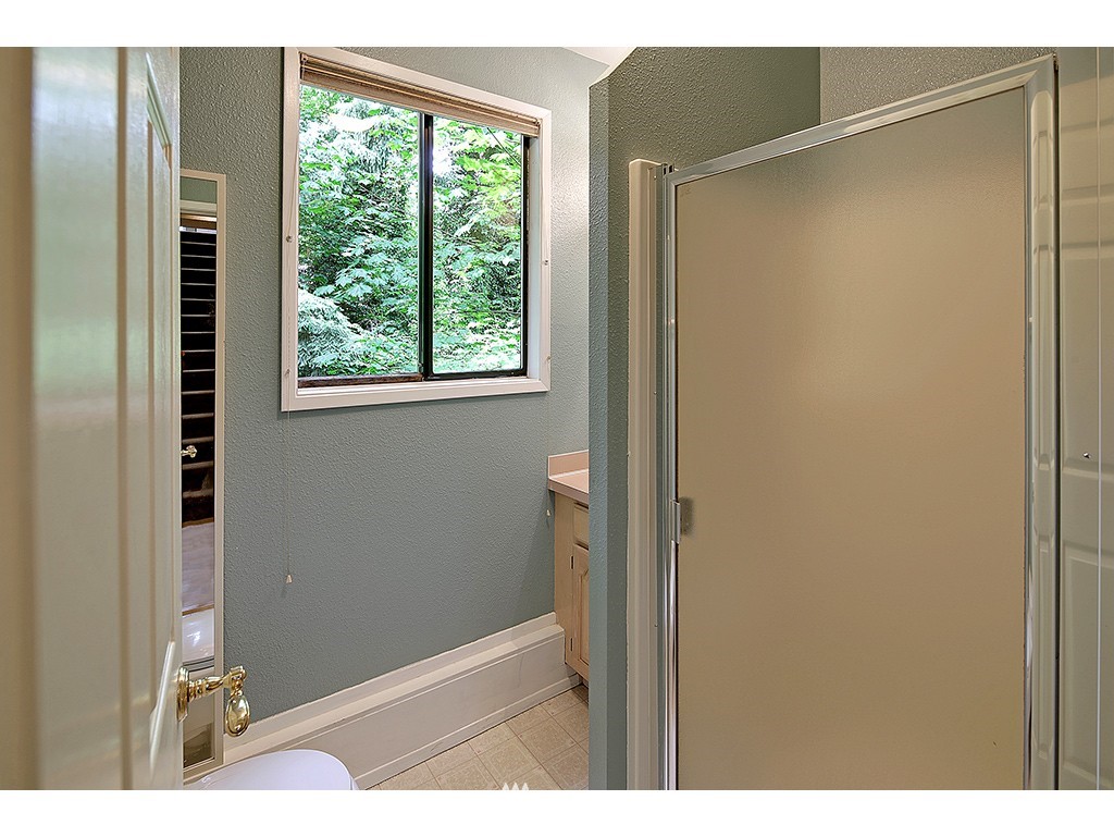 9220 Southeast 68th Street Mercer Island, WA 98040 - Photo 20 of 22