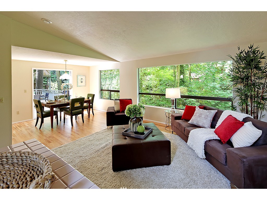 9220 Southeast 68th Street Mercer Island, WA 98040 - Photo 4 of 22
