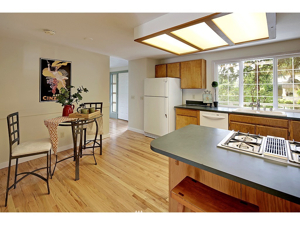 9220 Southeast 68th Street Mercer Island, WA 98040 - Photo 8 of 22