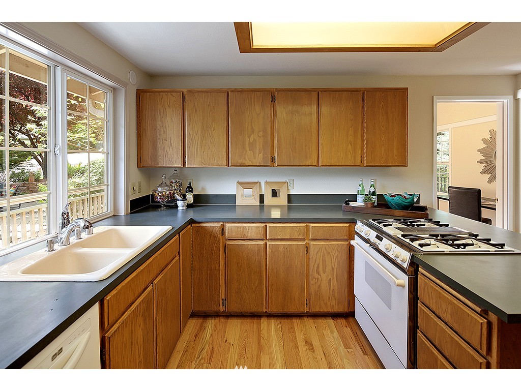 9220 Southeast 68th Street Mercer Island, WA 98040 - Photo 9 of 22