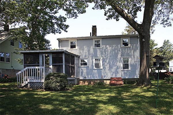 92 Thornton Road Waltham, MA 02453 - Photo 18 of 21 Gallery Image 18