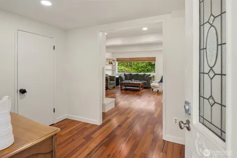 a view of a livingroom with furniture hardwood floor and a ceiling fan