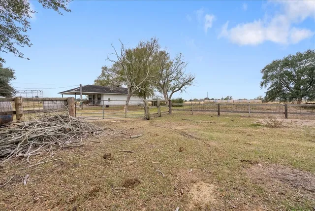 $950,000 | 5902 Farm To Market 1952, Wallis, TX 77485