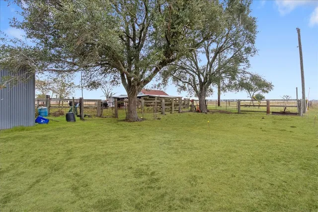 $950,000 | 5902 Farm To Market 1952, Wallis, TX 77485