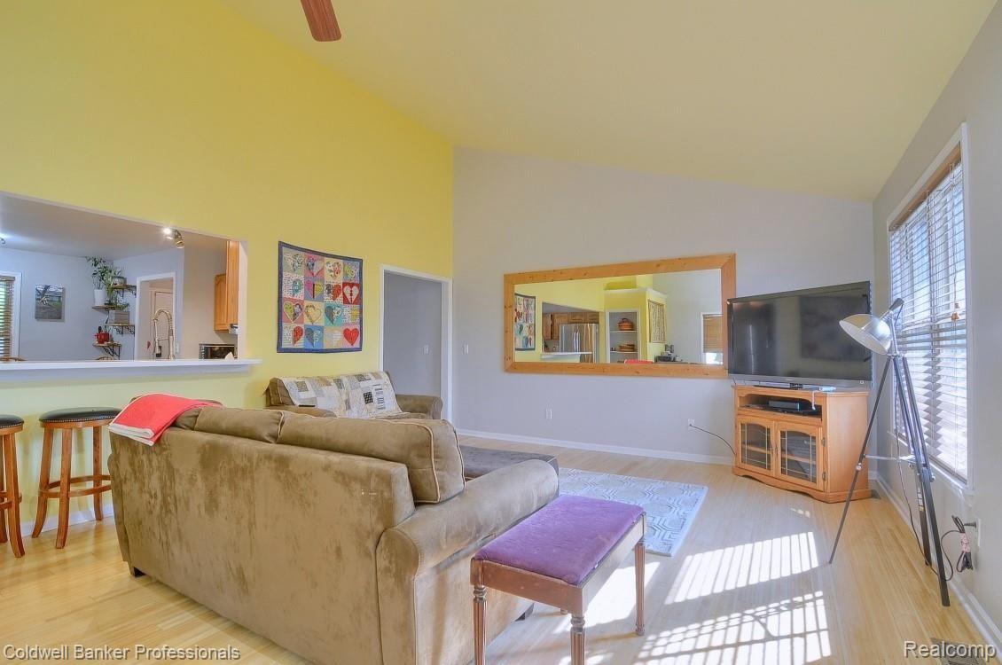 46901 Bemis Road Belleville, MI 48111 - Photo 7 of 40 7-Great Room.jpg
