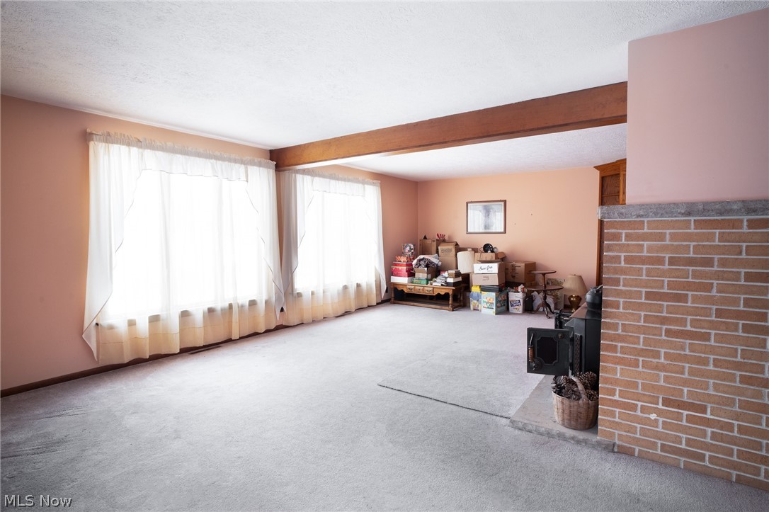 11 Pacific Road Northeast Carrollton, OH 44615 - Photo 23 of 46 Large living room