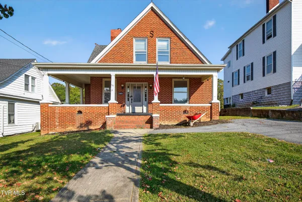 $279,000 | 407 College Street, Marion, VA 24354