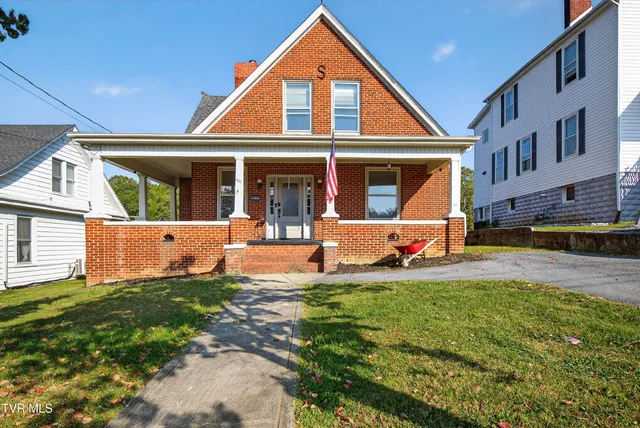 $279,000 | 407 College Street, Marion, VA 24354