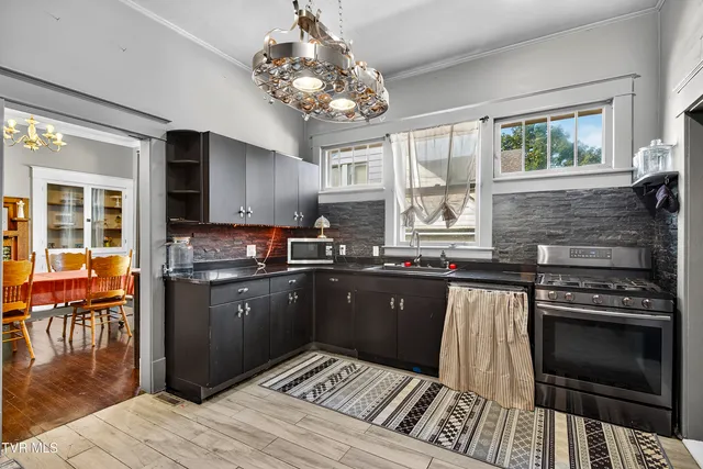 $279,000 | 407 College Street, Marion, VA 24354