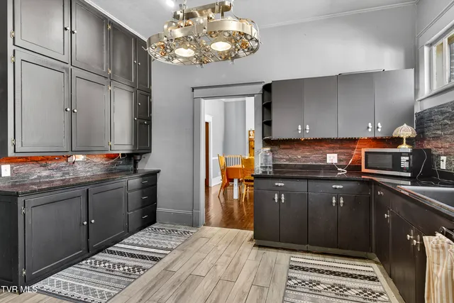 $279,000 | 407 College Street, Marion, VA 24354