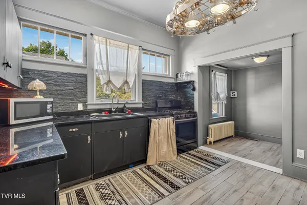 $279,000 | 407 College Street, Marion, VA 24354