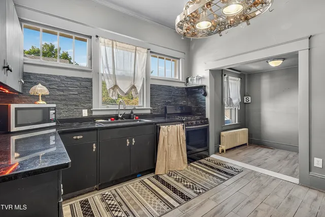 $279,000 | 407 College Street, Marion, VA 24354