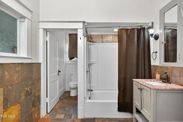 $279,000 | 407 College Street, Marion, VA 24354