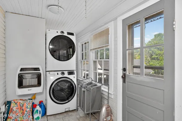 $279,000 | 407 College Street, Marion, VA 24354