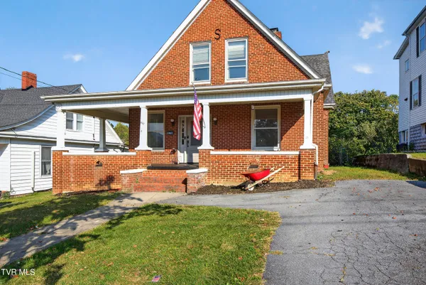 $279,000 | 407 College Street, Marion, VA 24354