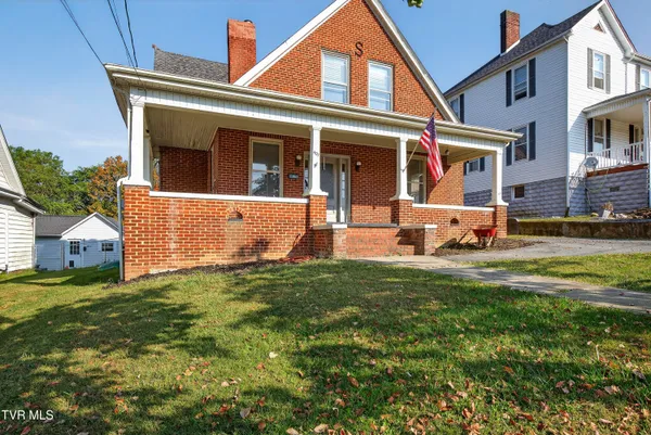 $279,000 | 407 College Street, Marion, VA 24354