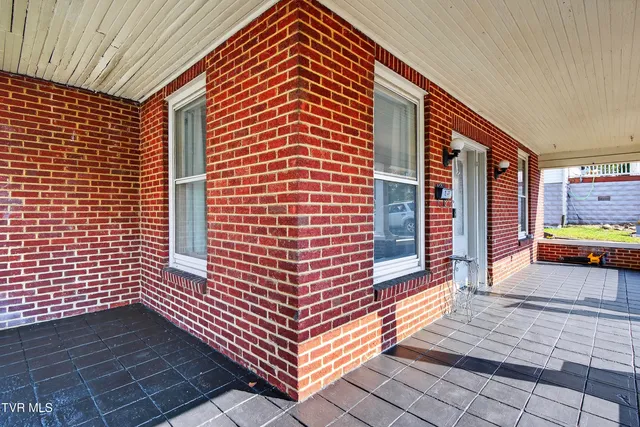 $279,000 | 407 College Street, Marion, VA 24354