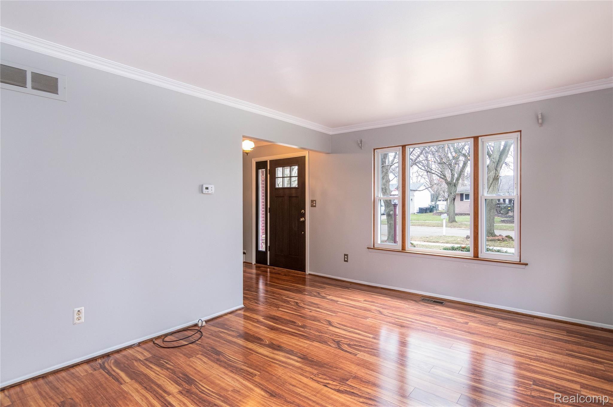 637 Merrimac Road Canton, MI 48188 - Photo 12 of 31 12.Living