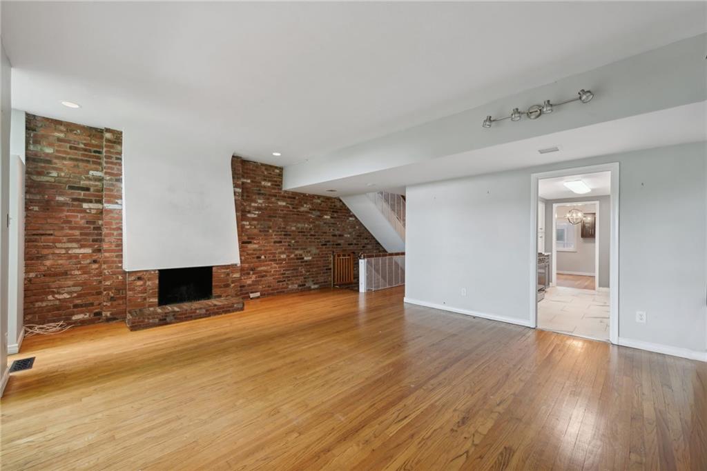 108 Maple Heights Road Pittsburgh, PA 15232 - Photo 4 of 29 Gallery Image 4