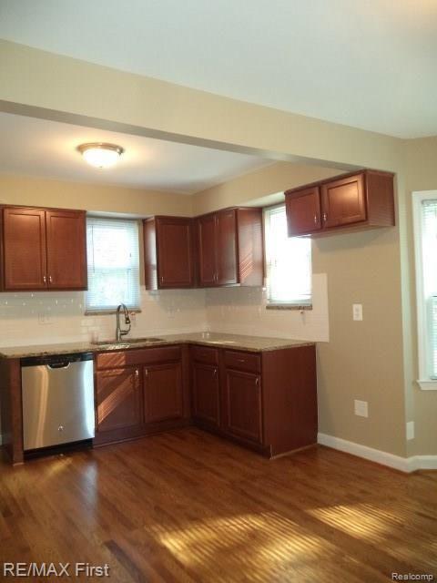 8193 Harding Center Line, MI 48015 - Photo 8 of 36