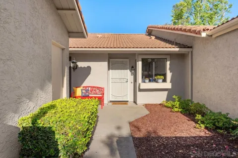 $725,000 | 17811 Corte Huasco, Unit 69, San Diego, CA 92128