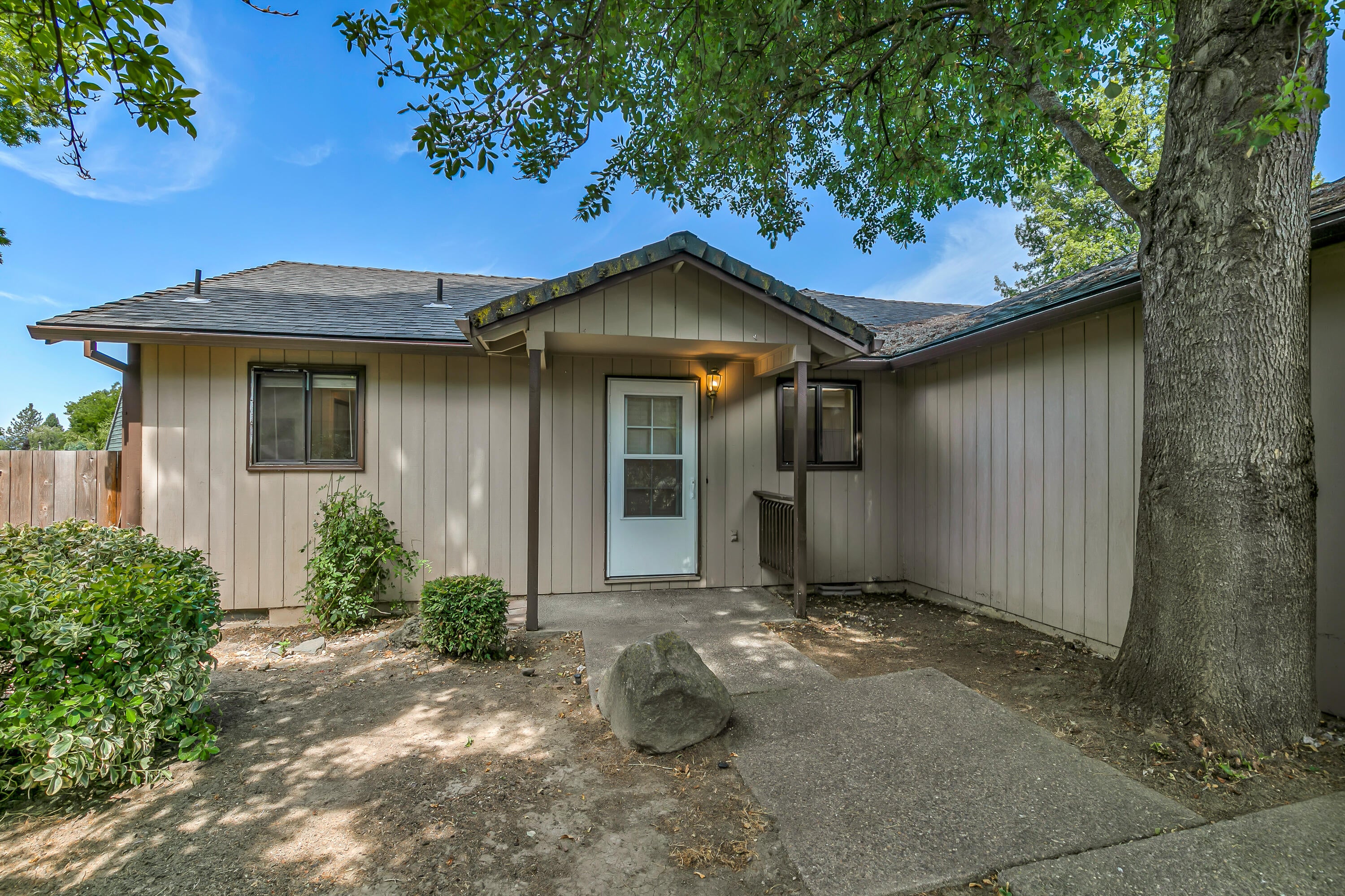 2931 Aldersgate Road Medford, OR 97504 - Photo 1 of 39 1 - 2931 Aldersgate Rd