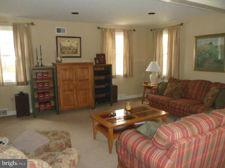 362 Bennett Road Springfield, PA 19064 - Photo 11 of 23 Family Room