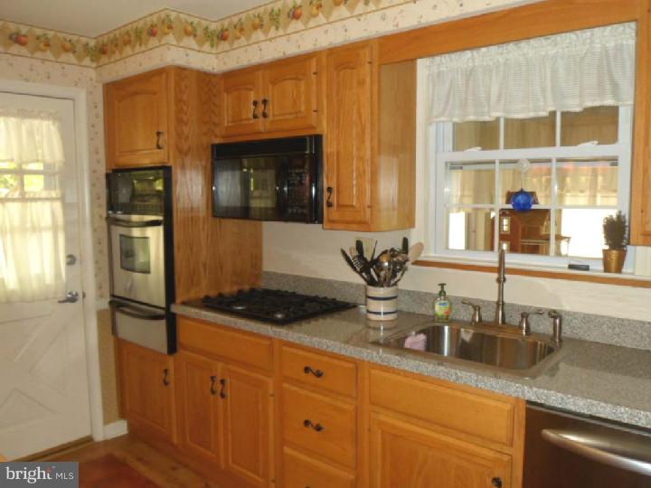 362 Bennett Road Springfield, PA 19064 - Photo 6 of 23 Kitchen