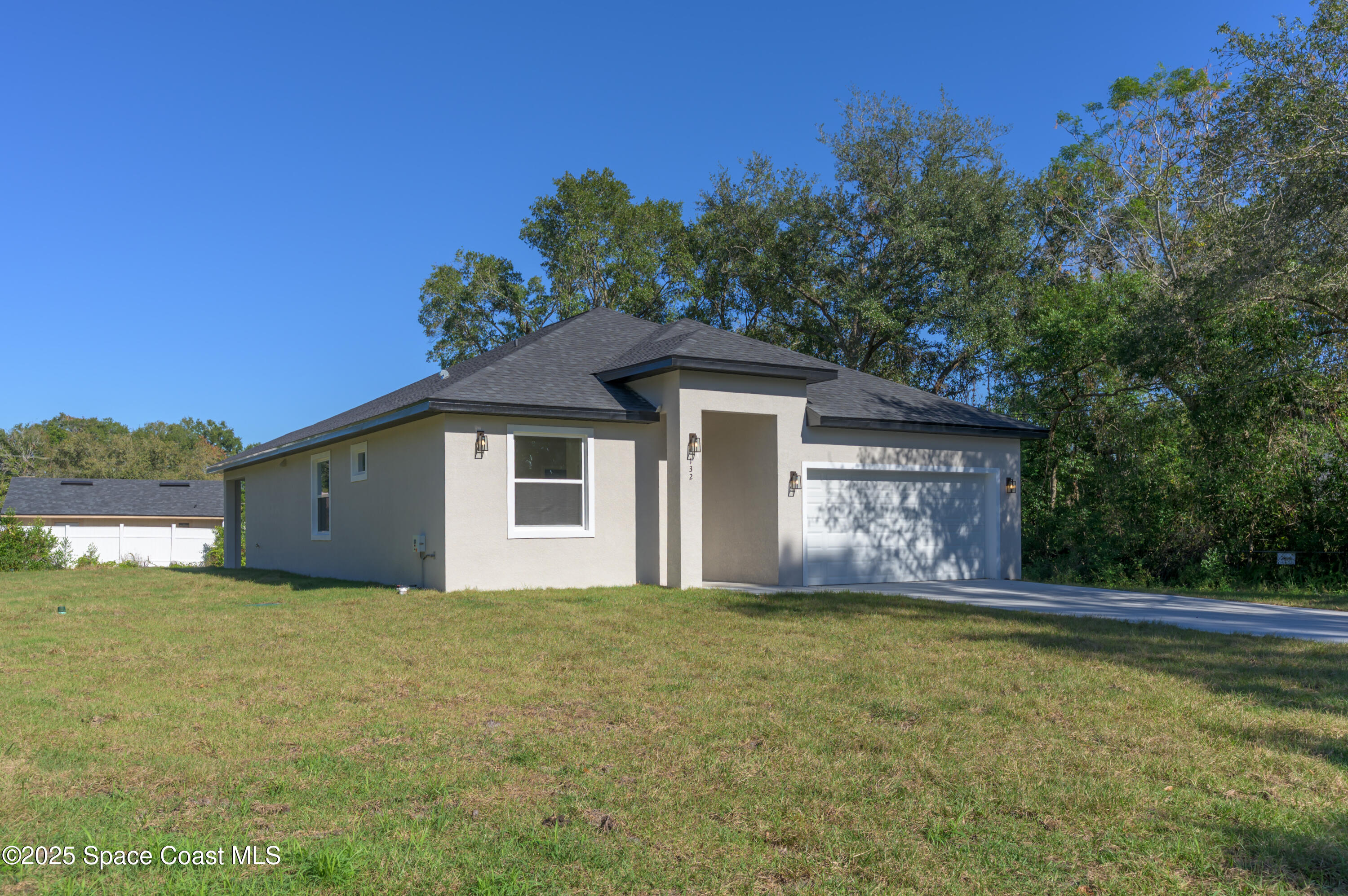 132CaracasRoad-Exterior-5
