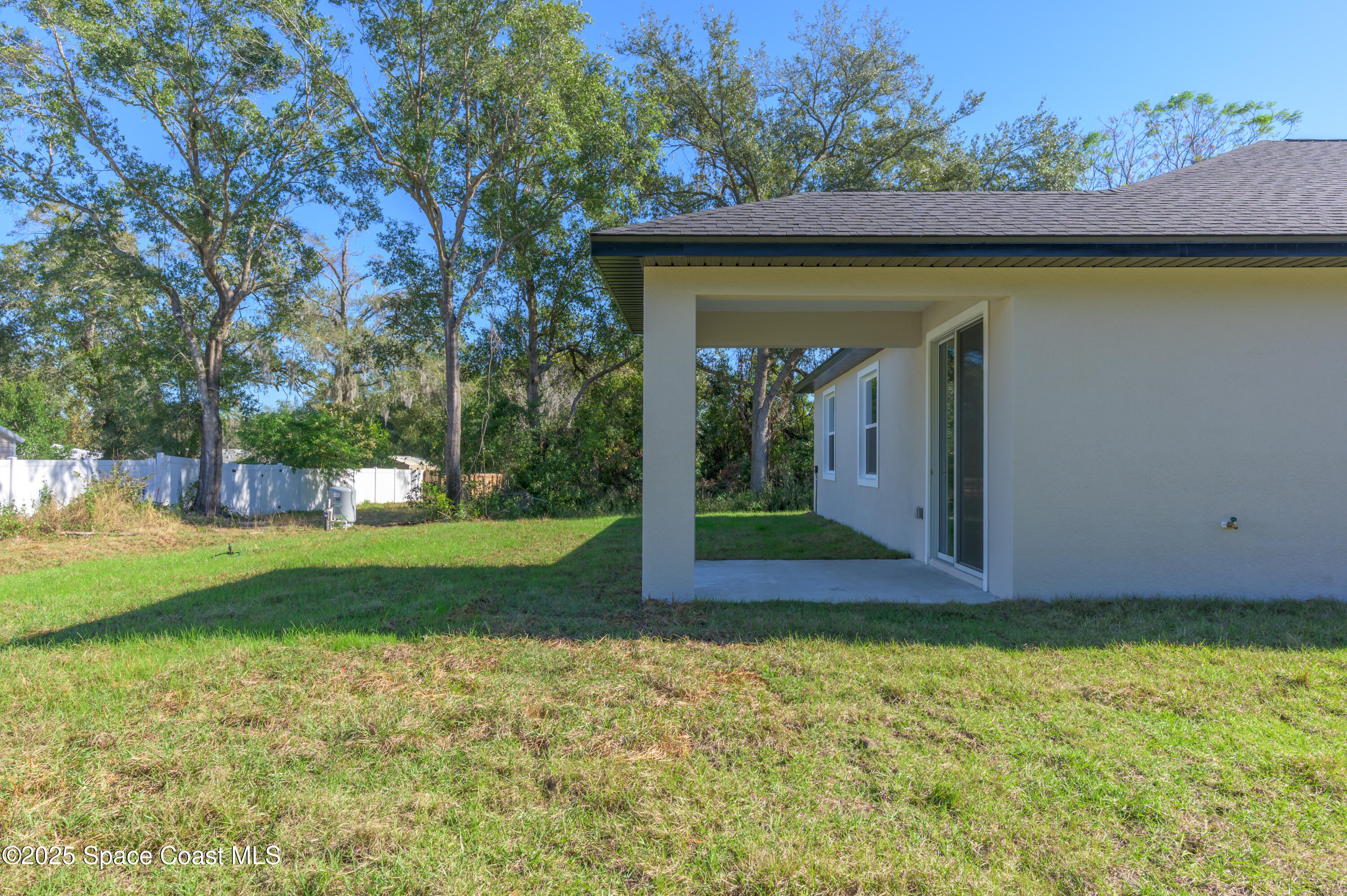 132CaracasRoad-Exterior-7