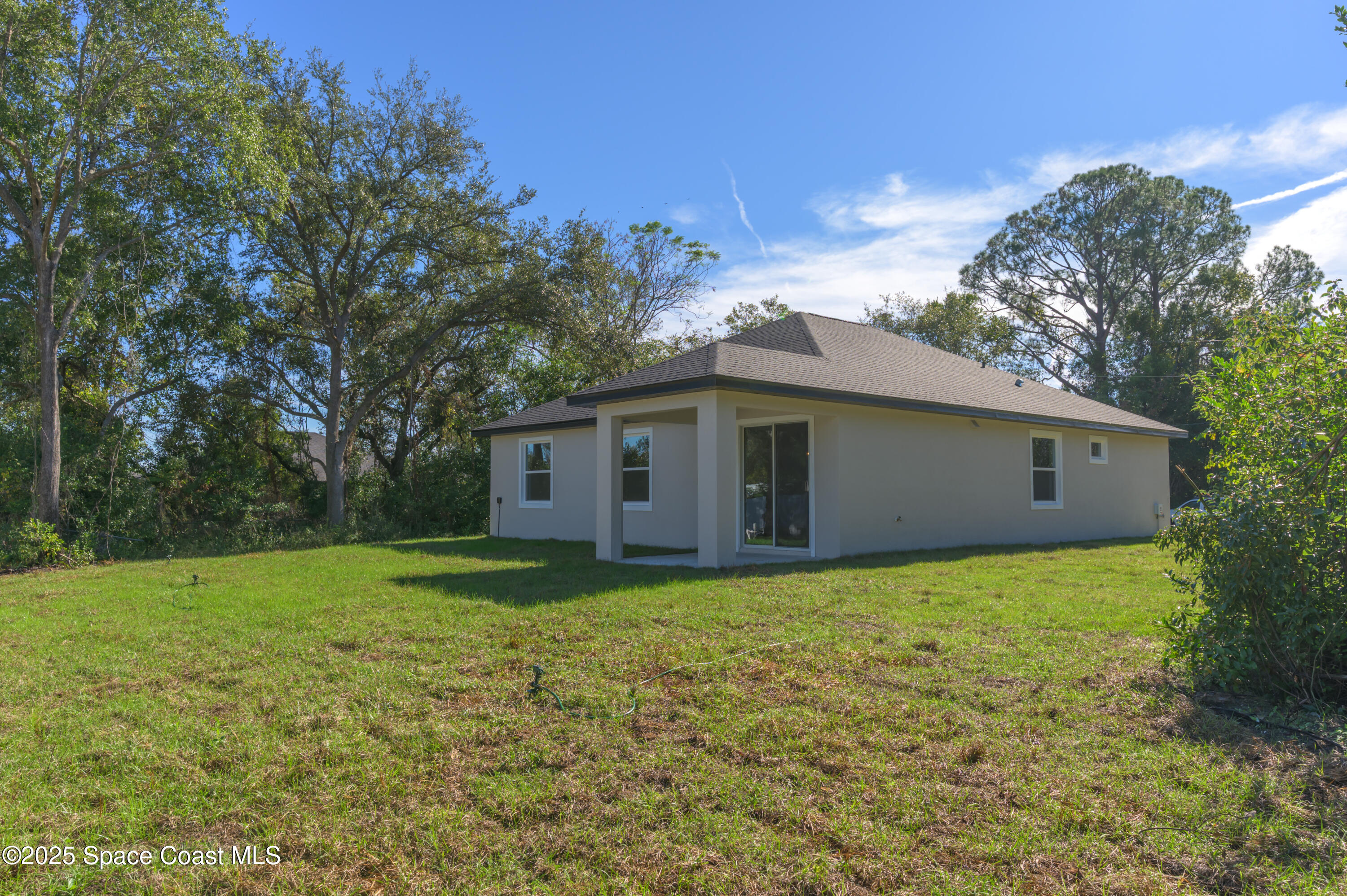 132CaracasRoad-Exterior-8