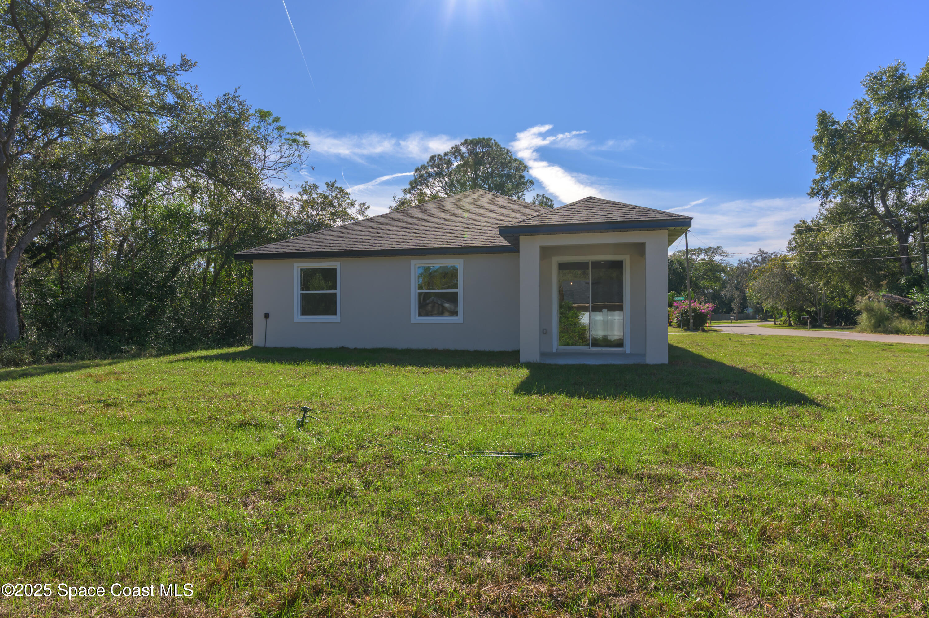 132CaracasRoad-Exterior-9