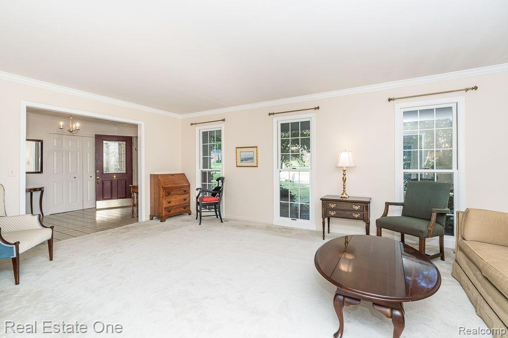 1900 Marcastle Court Rochester, MI 48309 - Photo 4 of 31 Gallery Image 4