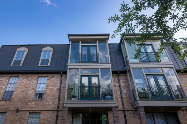 a car parked in front of a building