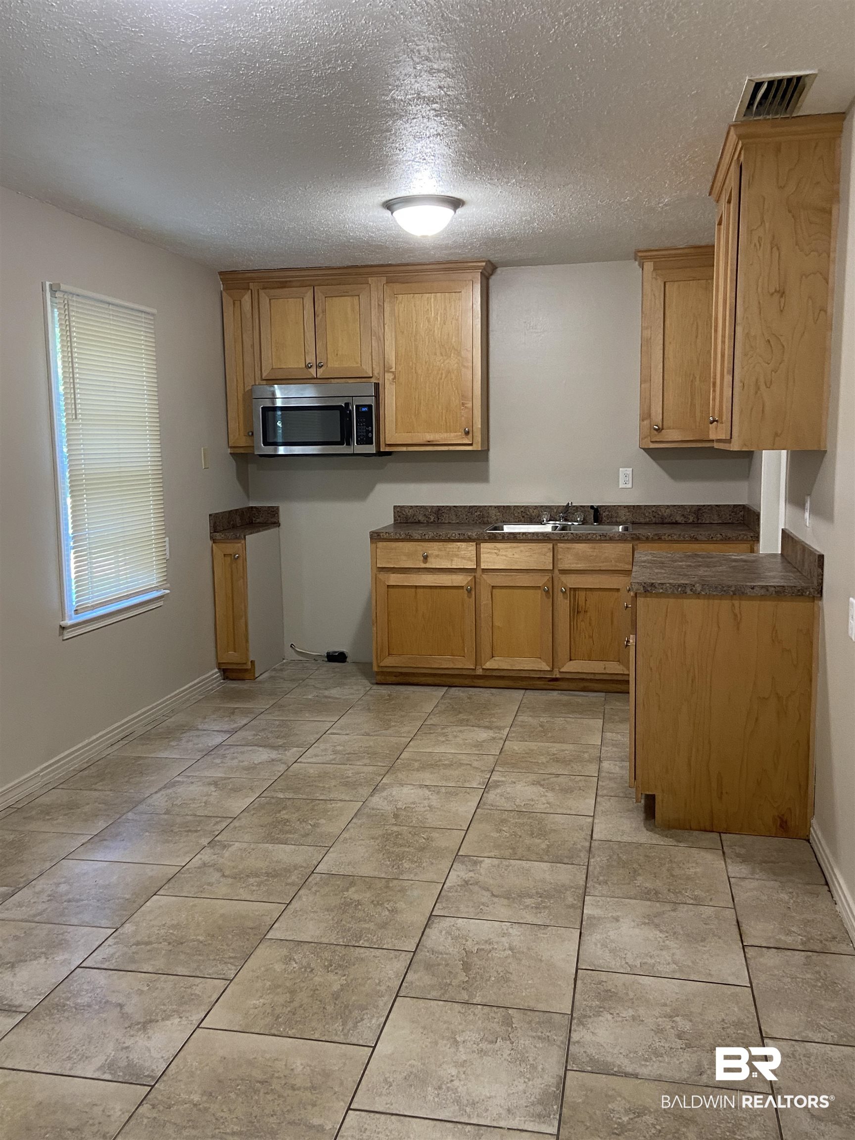 7201 Tangerine Avenue Mobile, AL 36618 - Photo 3 of 15