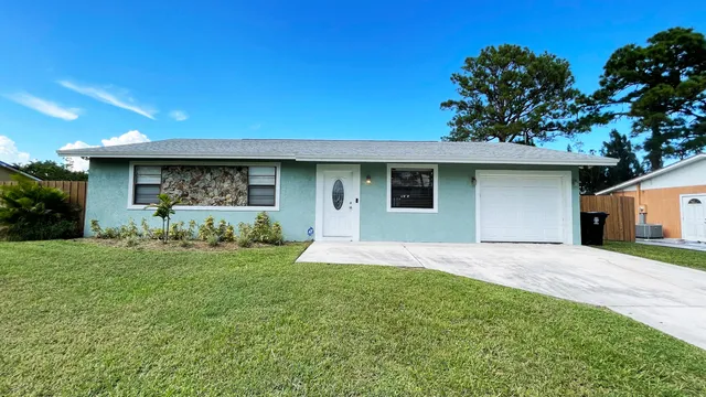 $2,600 | 913 Southeast Browning Avenue, Port St. Lucie, FL 34983