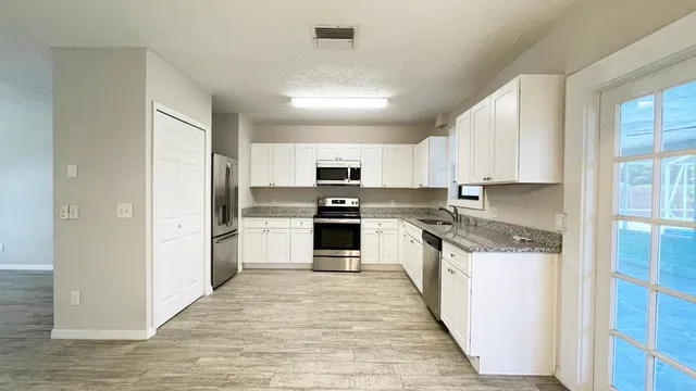 $2,600 | 913 Southeast Browning Avenue, Port St. Lucie, FL 34983