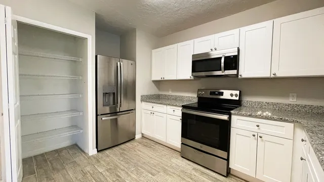 $2,600 | 913 Southeast Browning Avenue, Port St. Lucie, FL 34983