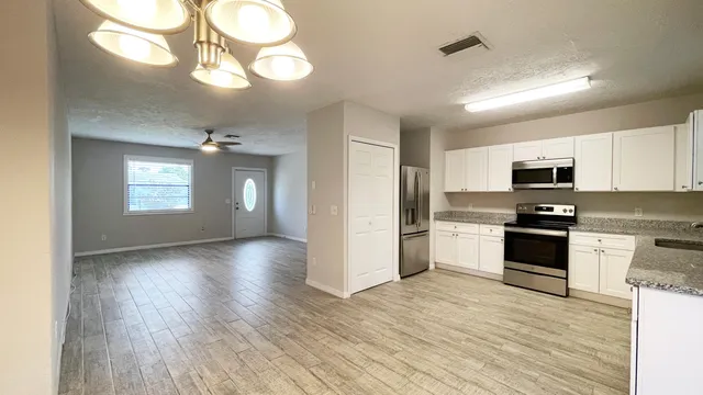 $2,600 | 913 Southeast Browning Avenue, Port St. Lucie, FL 34983