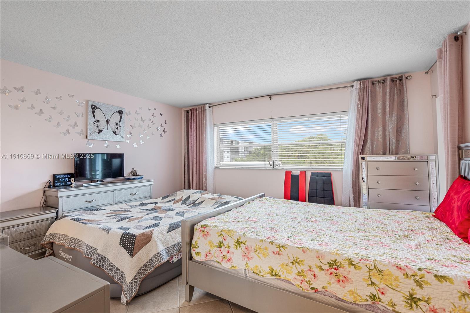 1425 Atlantic Shores Boulevard, Unit 409 Hallandale Beach, FL 33009 - Photo 18 of 30 a bedroom with a large bed and a window