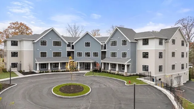 $1,832,634 | 16 Stearns Road, Unit 301, Wellesley, MA 02482