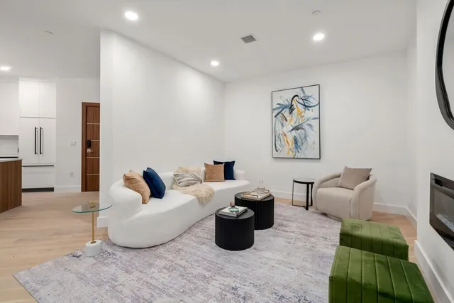 $1,832,634 | 16 Stearns Road, Unit 301, Wellesley, MA 02482