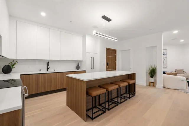 $1,832,634 | 16 Stearns Road, Unit 301, Wellesley, MA 02482