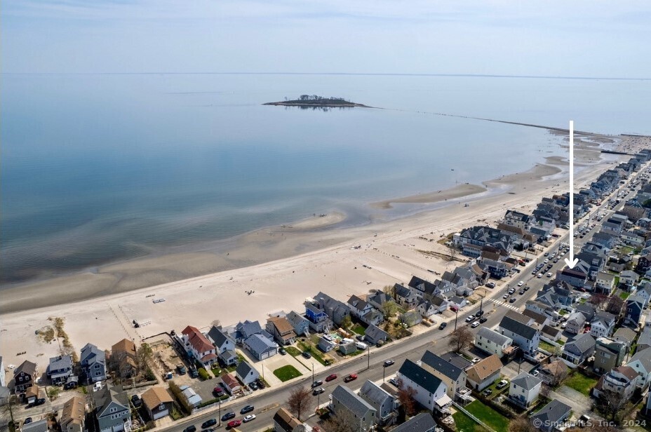 840 East Broadway, Unit 2 Milford, CT 06460 - Photo 2 of 15 an outdoor space with wooden floor