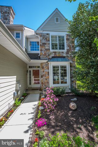 $516,000 | 8 Lakeview Circle, Berwyn, PA 19312