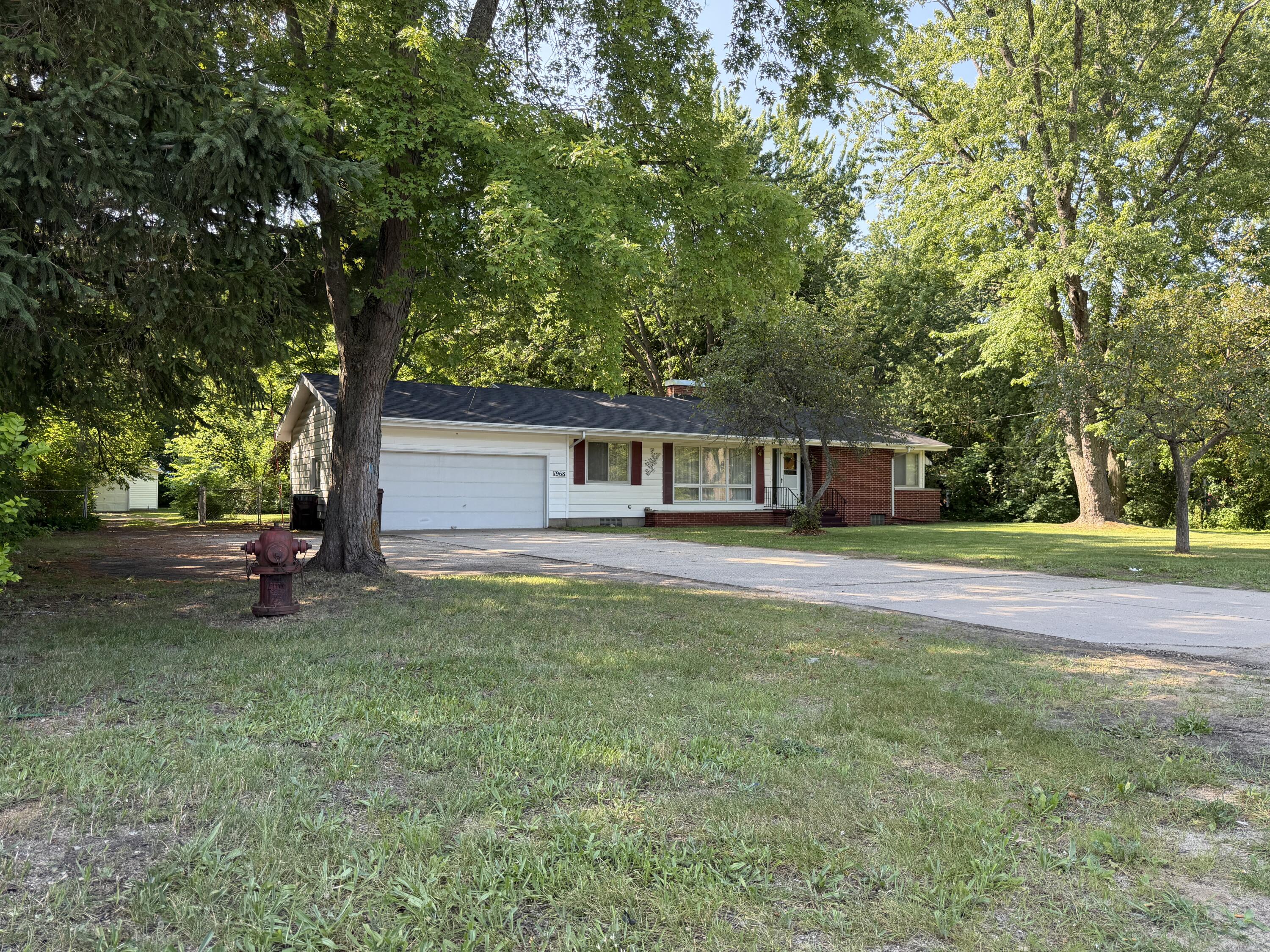 1968 Holton Road Muskegon, MI 49445 - Photo 4 of 39 IMG_2831
