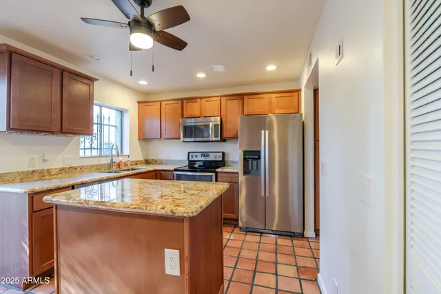 a view of empty room with window
