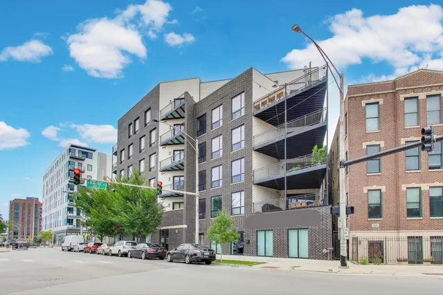 $1,150,000 | 613 North Ogden Avenue, Unit 2E, Chicago, IL 60642