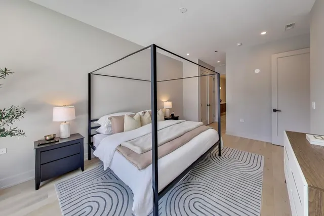 $1,150,000 | 613 North Ogden Avenue, Unit 2E, Chicago, IL 60642