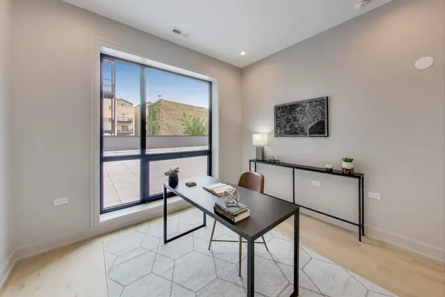 $1,150,000 | 613 North Ogden Avenue, Unit 2E, Chicago, IL 60642